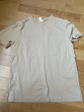 H&M Mama Before and After Maternity Tee-Shirt in Light Beige